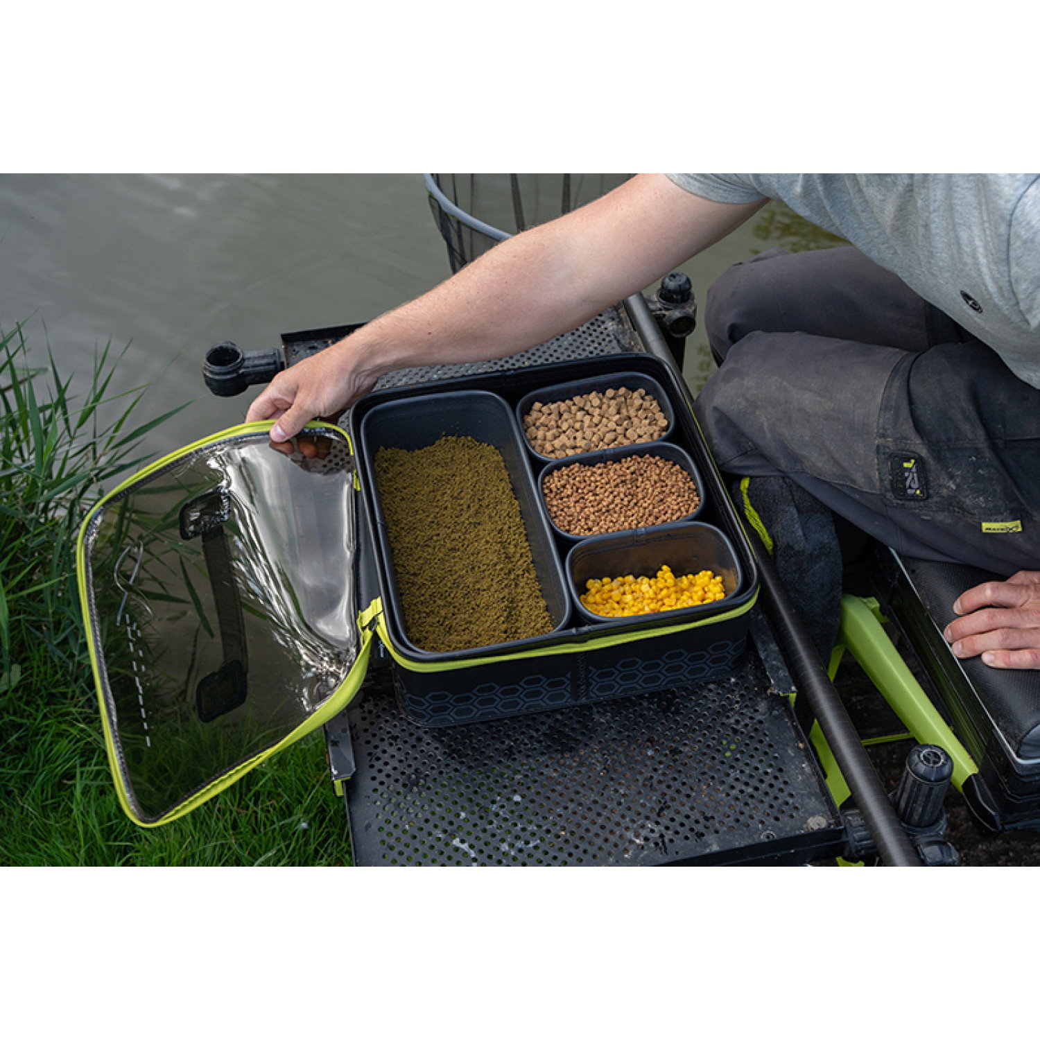 Чанта с кутии за стръв Matrix EVA Bait Storage Tray GLU171