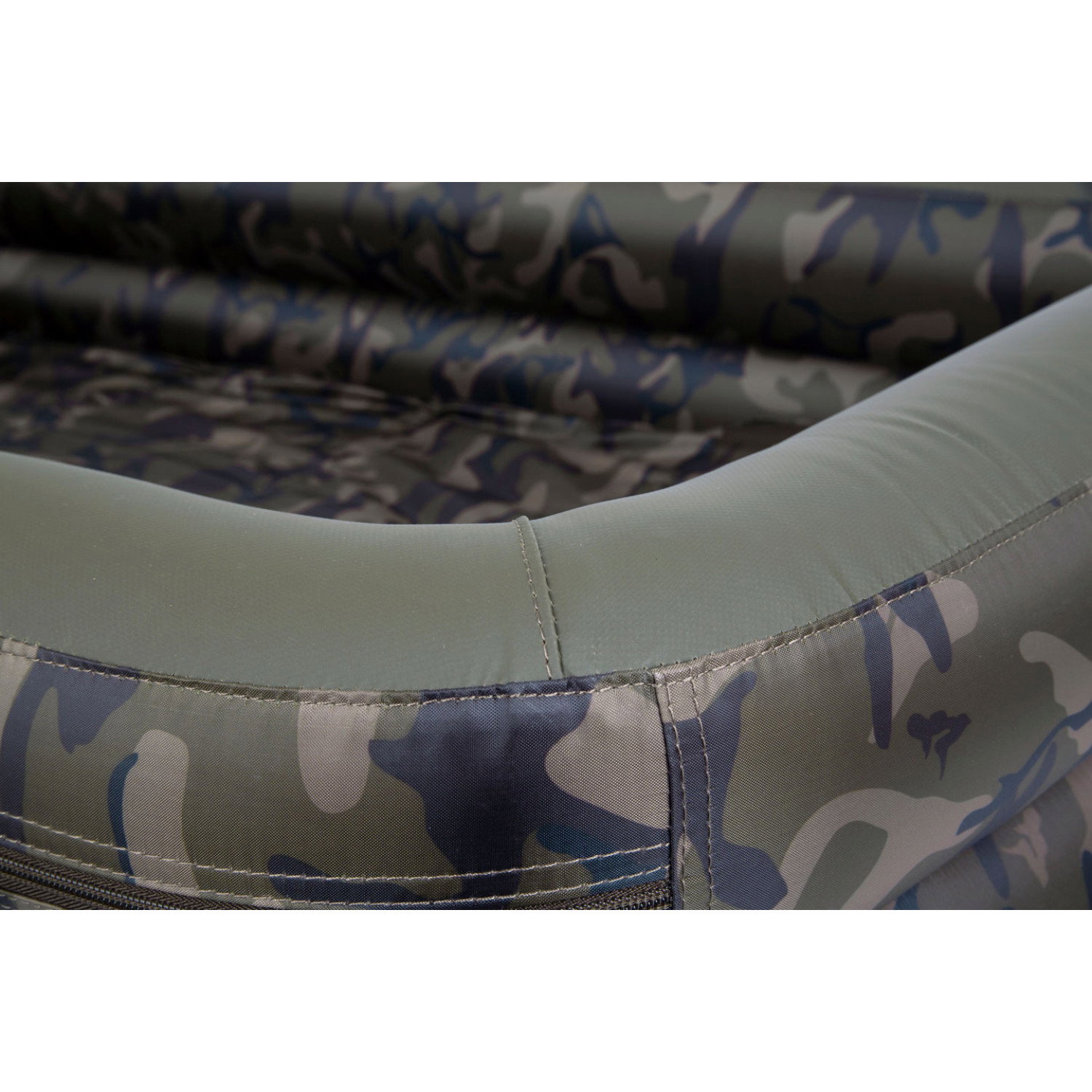 Надуваем дюшек Fox Carpmaster Air Mat CCC045