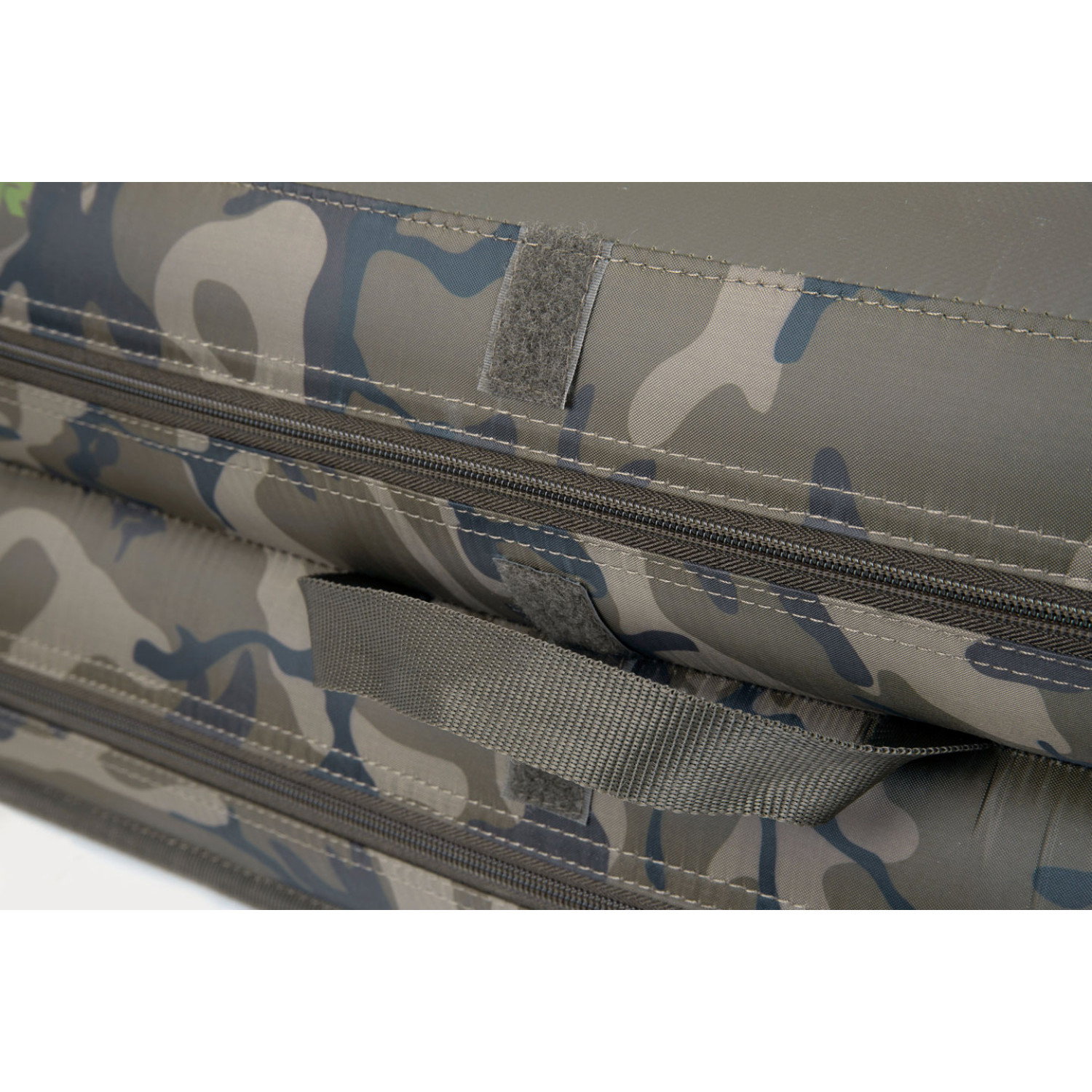 Надуваем дюшек Fox Carpmaster Air Mat CCC045